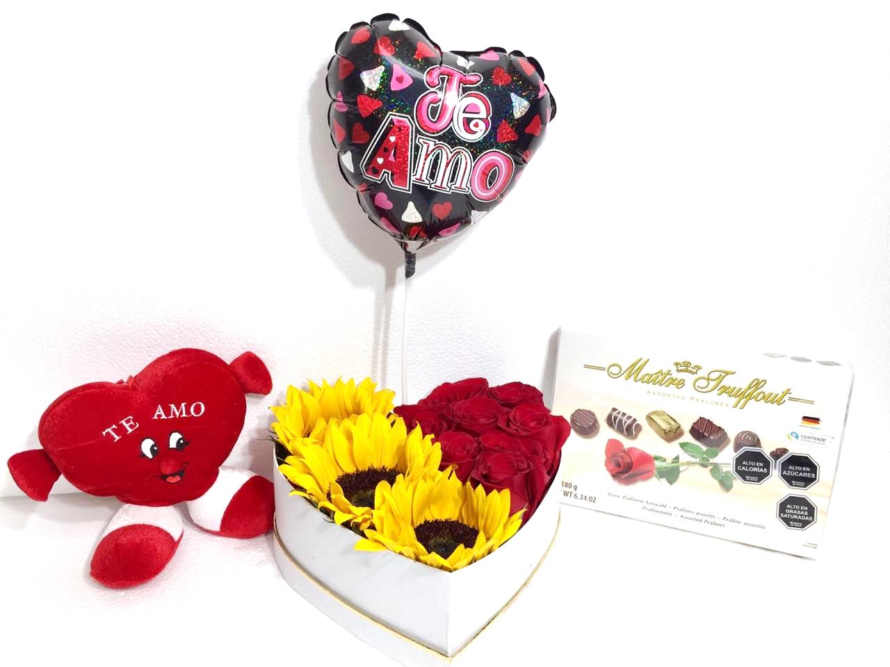 Caja corazn con 3 girasoles y 8 rosas ecuatorianas, Bombones de 180 Gramos, Peluche Corazn y Globito